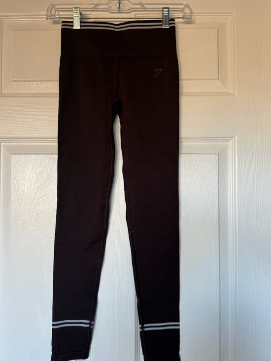 Gymshark Contrast Seamless Tee & Legging Set in Brown - Picture 9 of 11